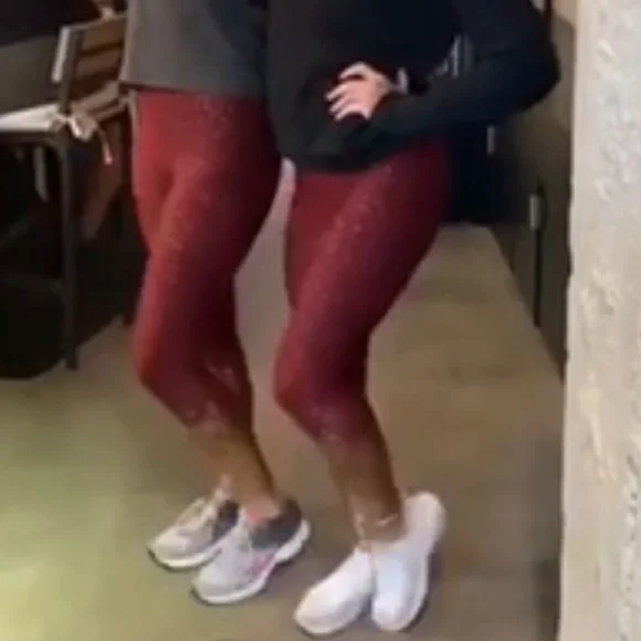 Beyond yoga burgundy& gold high waisted leggings! ✨🧘‍♀️✨ - Picture 4 of 9